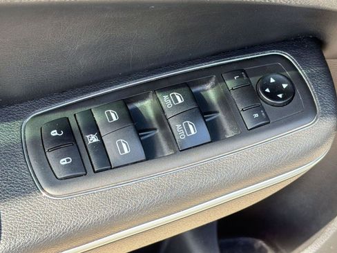 Used 2021 Chrysler 300 S RWD image 12