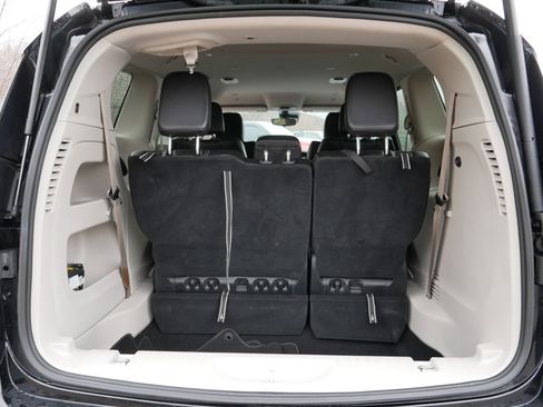 Certified 2024 Chrysler Pacifica Touring-L image 18