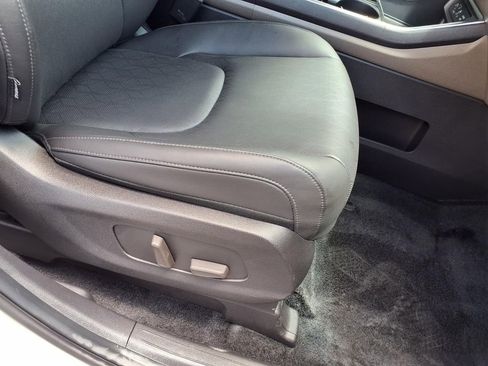 Used 2026 Kia Carnival EX FWD image 18