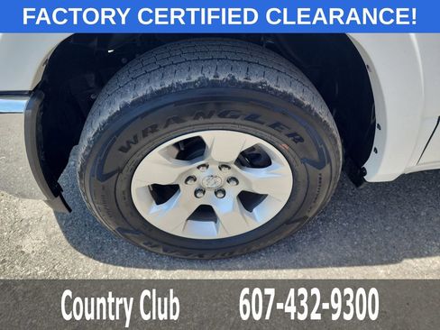 Used 2025 RAM 1500 Big Horn AWD/4WD image 32