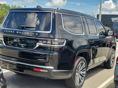 Used 2022 Jeep Grand Wagoneer Series III w/ Rear Seat Video Group 1 AWD/4WD image 4