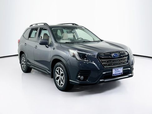 Used 2023 Subaru Forester Premium AWD/4WD image 3