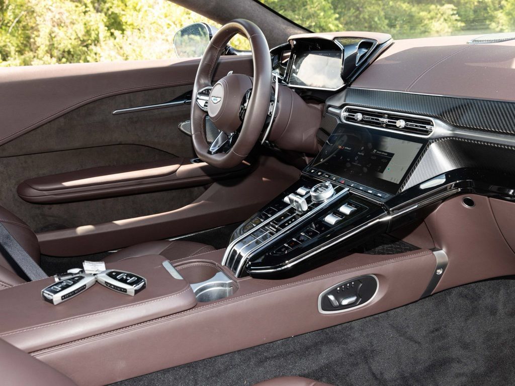 Used 2025 Aston Martin V8 Vantage Coupe RWD image 48