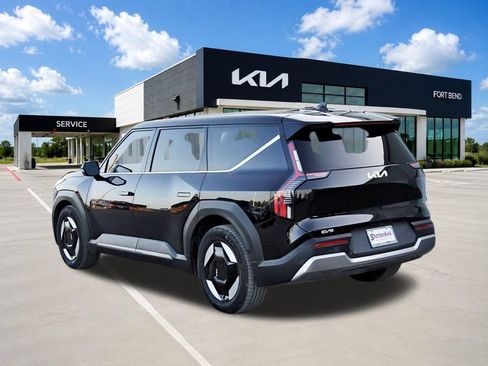 Used 2024 Kia EV9 Light Long Range RWD image 7