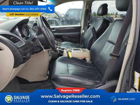 Used 2013 Chrysler Town & Country Touring FWD image 9