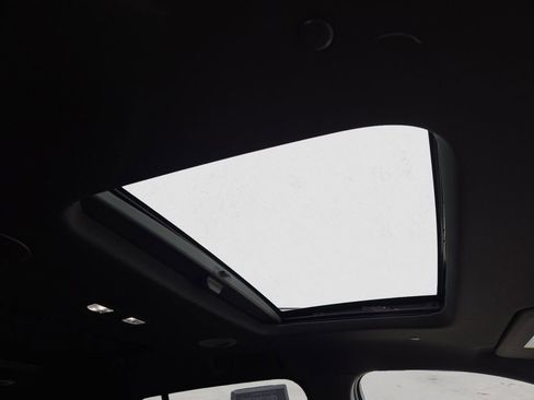 Used 2023 Chevrolet Traverse Premier w/ Redline Edition image 18