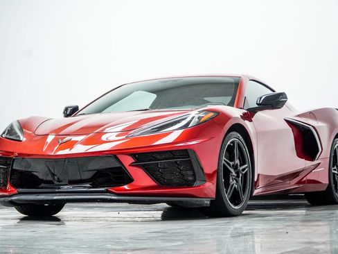 Used 2021 Chevrolet Corvette Stingray Coupe w/ Z51 Performance Package RWD image 11