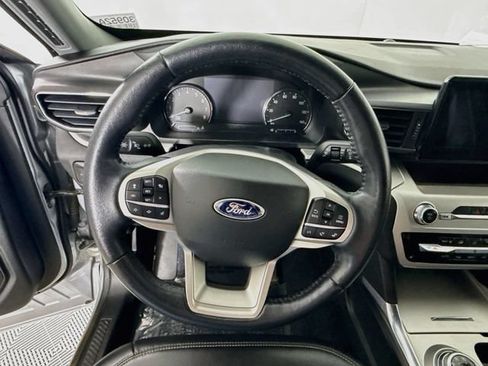 Used 2022 Ford Explorer XLT w/ Equipment Group 202A AWD/4WD image 11