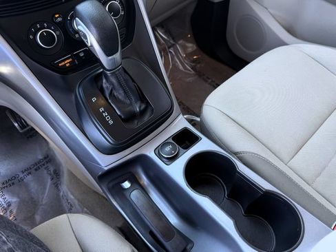 Used 2015 Ford Escape SE FWD image 17