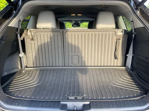 Used 2021 Toyota Highlander XLE AWD/4WD image 14