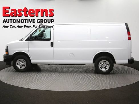 Used 2021 Chevrolet Express 2500 RWD image 57