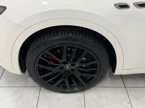 Used 2021 Maserati Levante AWD/4WD image 36
