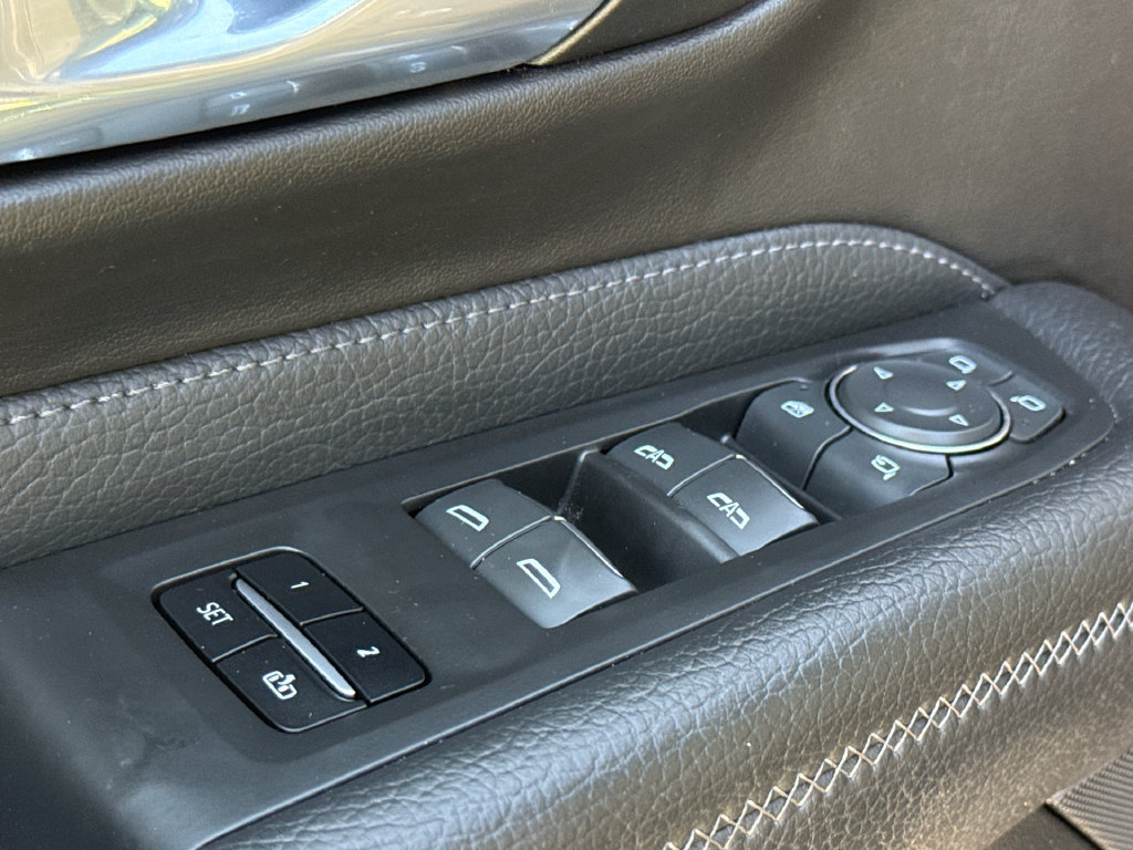 Used 2023 GMC Yukon XL Denali AWD/4WD image 21