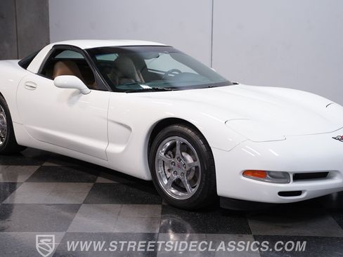Used 2004 Chevrolet Corvette Coupe w/ Roof Package RWD image 14