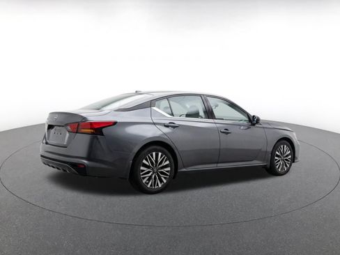 Used 2026 Nissan Altima 2.5 SV FWD image 9