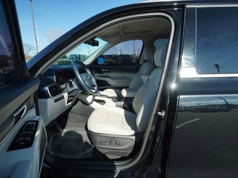 Used 2024 Kia Telluride EX w/ EX Captain's Chair Package image 13