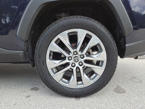 Used 2022 Toyota RAV4 XLE Premium FWD image 21