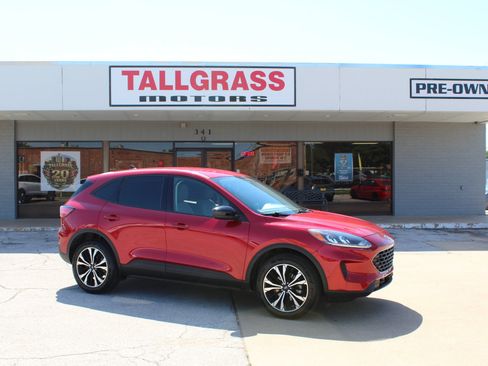 Used 2022 Ford Escape SE w/ SE Sport Appearance Package AWD/4WD image 2
