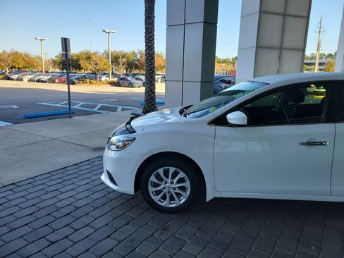 Used 2018 Nissan Sentra SV image 2