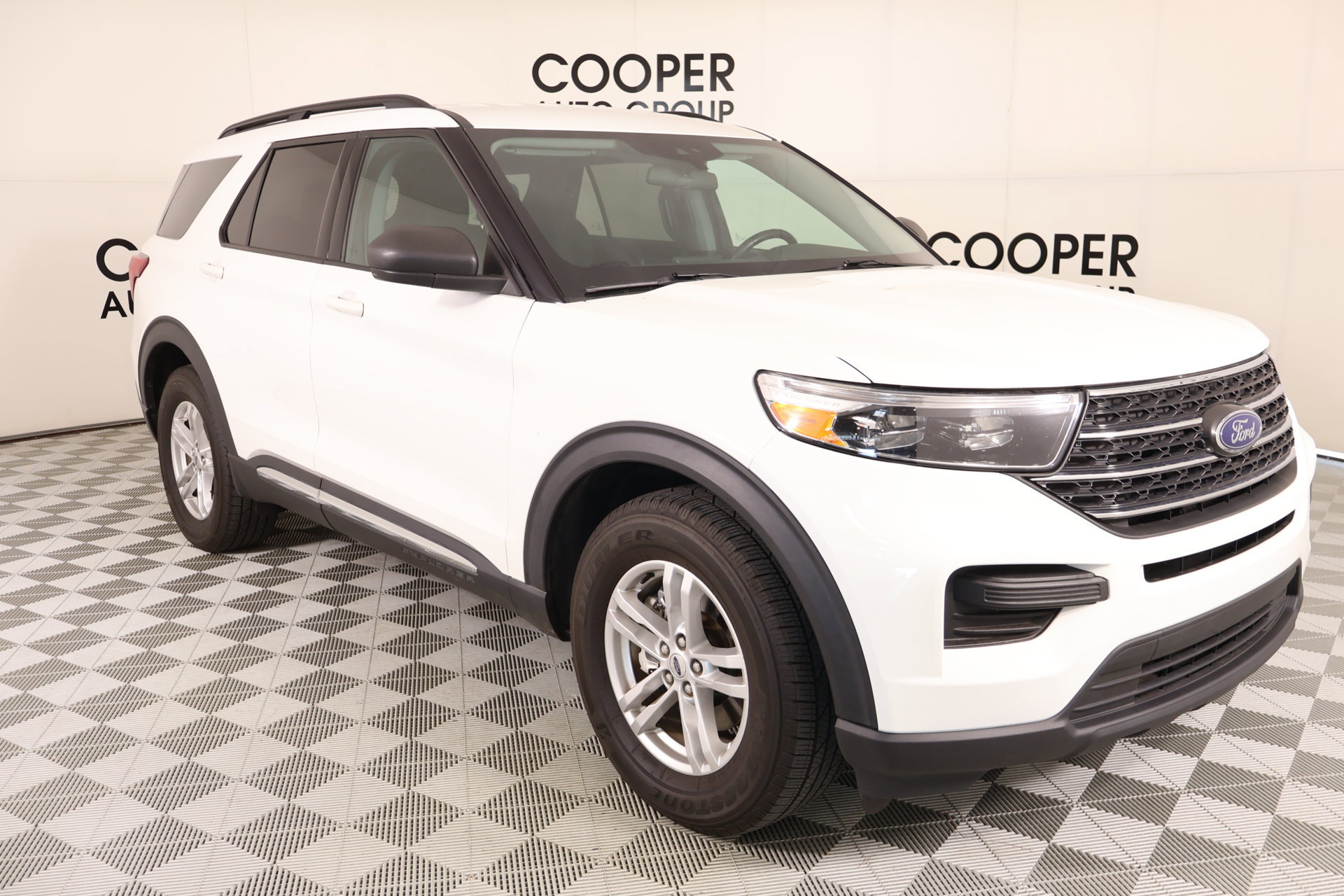 Used 2023 Ford Explorer XLT AWD/4WD image 1