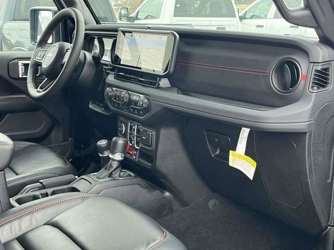 Used 2024 Jeep Wrangler Unlimited Rubicon image 24