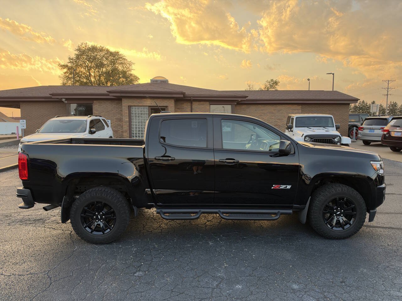 Used 2019 Chevrolet Colorado Z71 w/ Z71 Midnight Edition AWD/4WD image 19