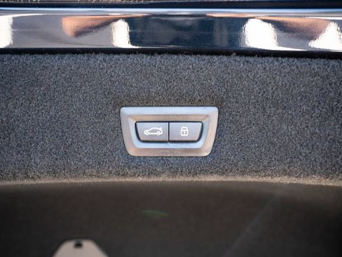 Used 2023 BMW i7 xDrive60 AWD/4WD image 51