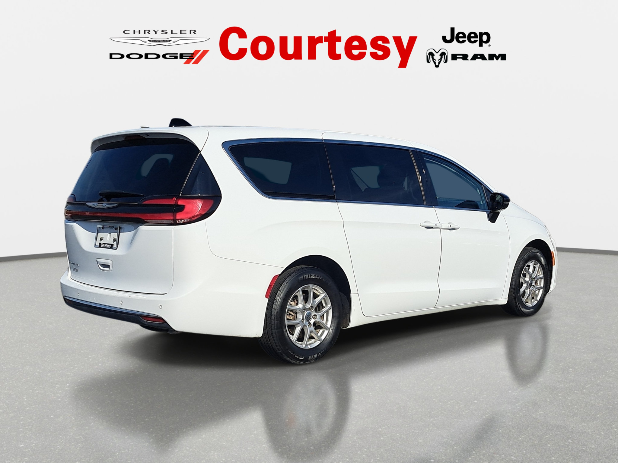 Certified 2024 Chrysler Pacifica Touring-L FWD image 4