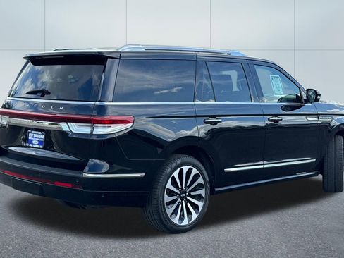 Used 2024 Lincoln Navigator Reserve AWD/4WD image 3