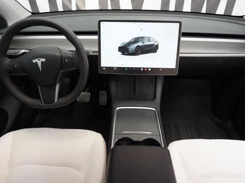 Used 2023 Tesla Model Y Performance image 22