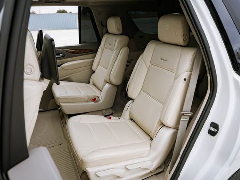 Used 2021 Cadillac Escalade Sport Platinum w/ LPO, ONYX Package image 34