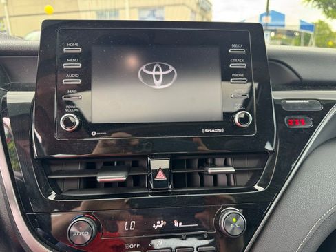 Used 2021 Toyota Camry SE w/ Cold Weather Package image 16