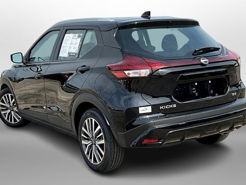Used 2024 Nissan Kicks SV image 10