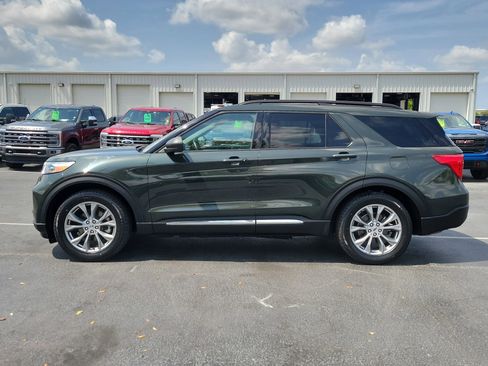 Certified 2022 Ford Explorer XLT w/ Equipment Group 202A image 6