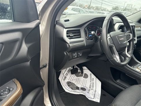 Used 2022 GMC Acadia SLE image 18