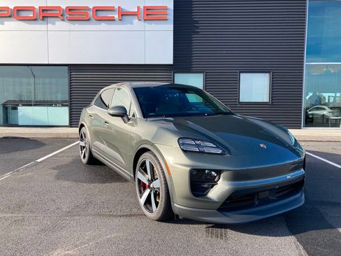 Used 2025 Porsche Macan 4S Electric AWD/4WD image 10