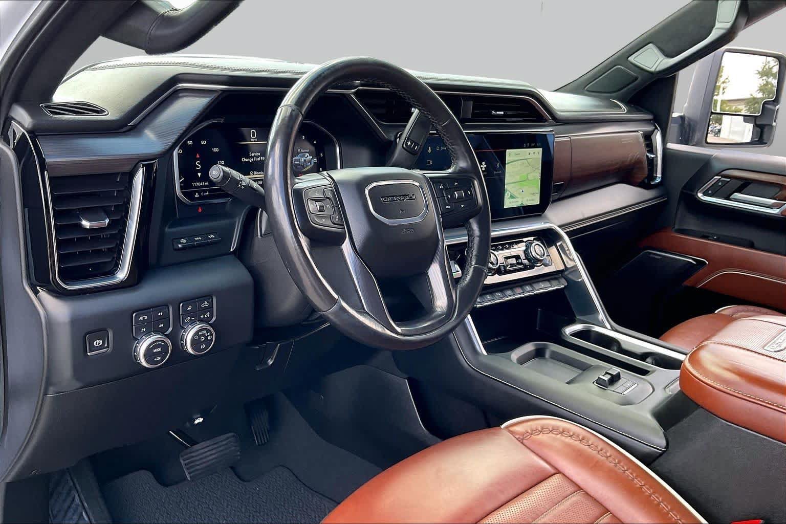 Used 2024 GMC Sierra 2500 Denali Ultimate AWD/4WD image 18