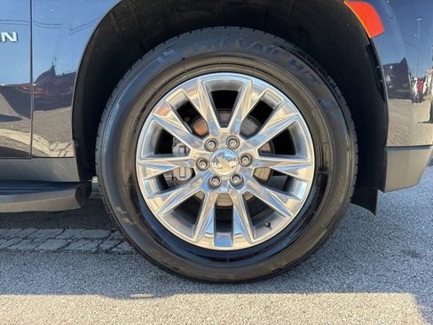 Used 2023 Chevrolet Suburban Premier image 9