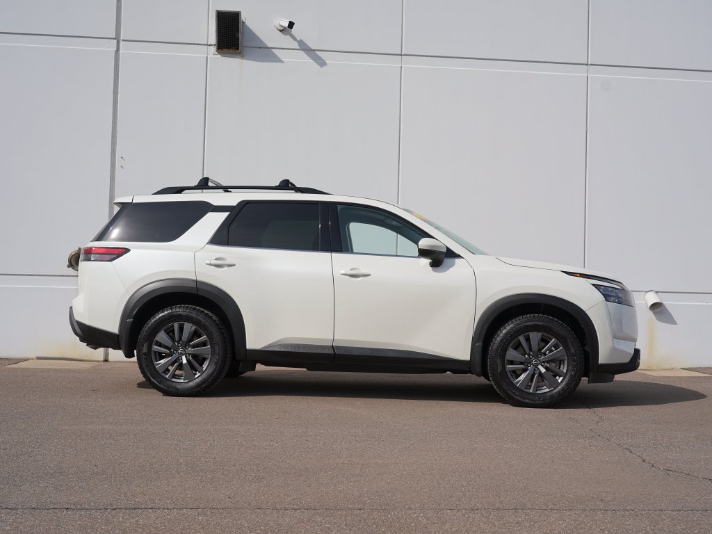 Used 2023 Nissan Pathfinder SV AWD/4WD image 2