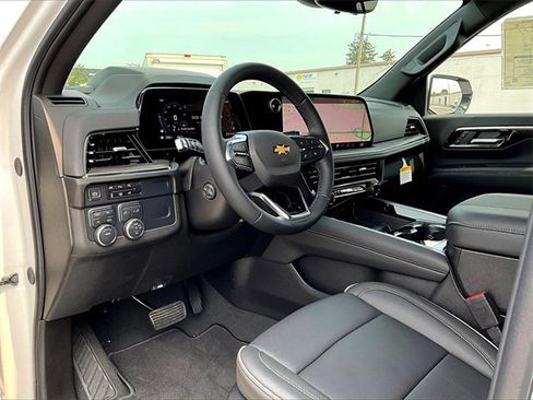New 2025 Chevrolet Suburban Premier image 8