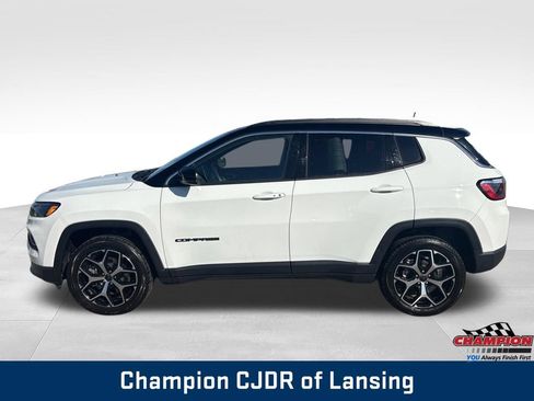 Used 2025 Jeep Compass Limited AWD/4WD image 4