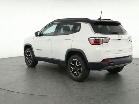 Used 2025 Jeep Compass Trailhawk AWD/4WD image 6
