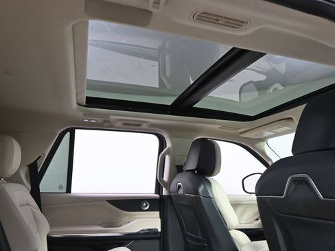 New 2027 Lincoln Navigator Reserve AWD/4WD image 17