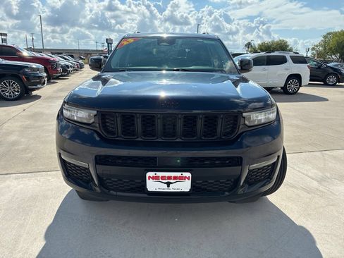 Used 2023 Jeep Grand Cherokee L Limited w/ Black Appearance Package AWD/4WD image 2