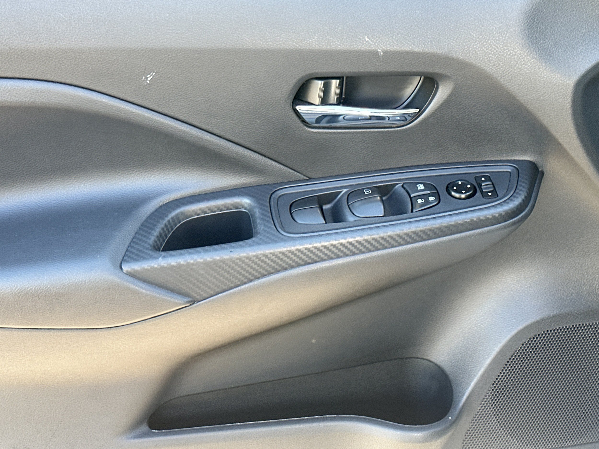 Used 2025 Nissan Versa SV FWD image 10