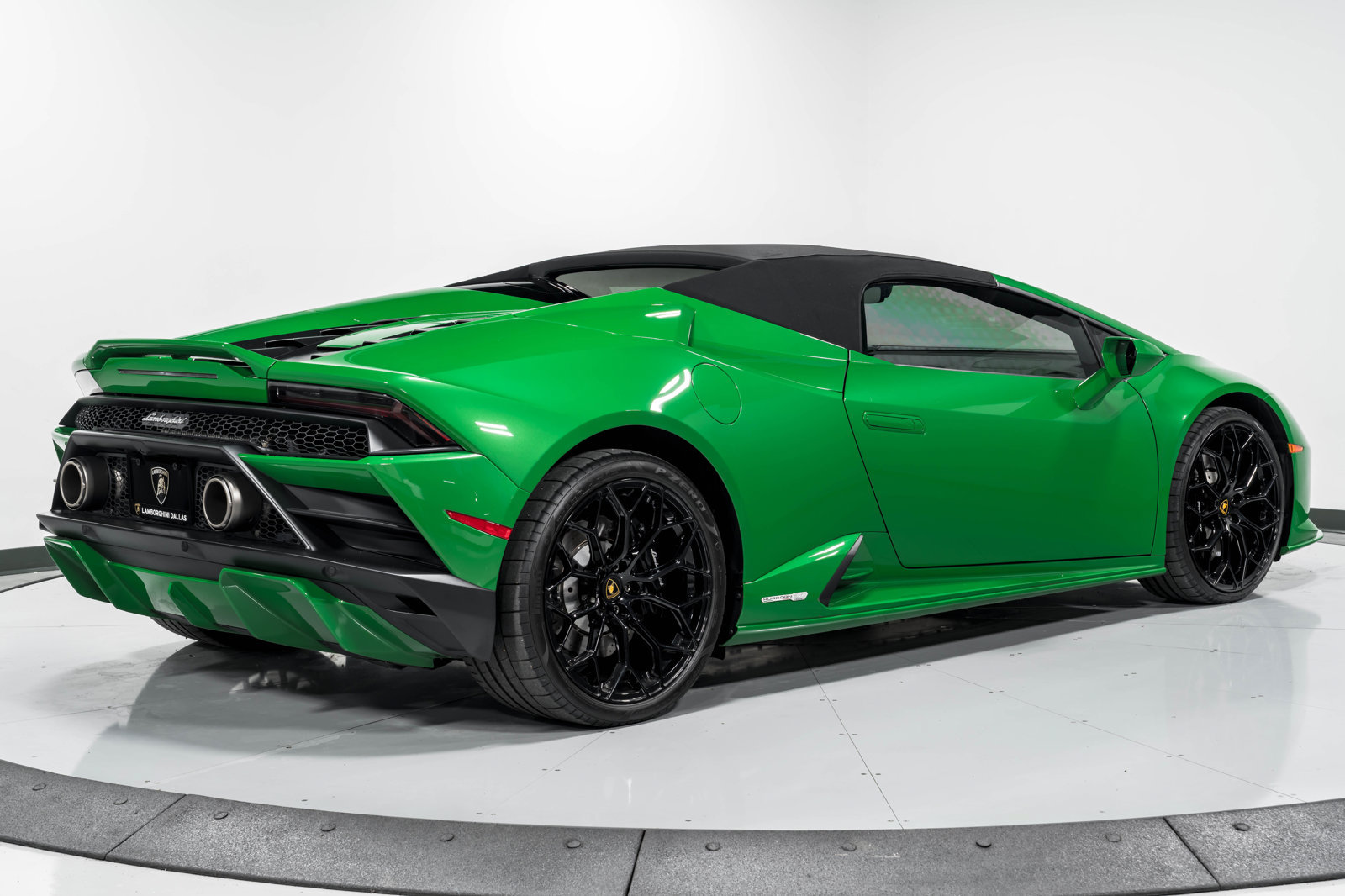 Used 2022 Lamborghini Huracan EVO RWD image 40