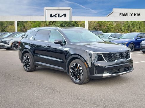 Certified 2025 Kia Sorento EX w/ Panoramic Sunroof Package image 1