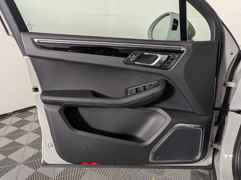 Certified 2023 Porsche Macan S AWD/4WD image 23