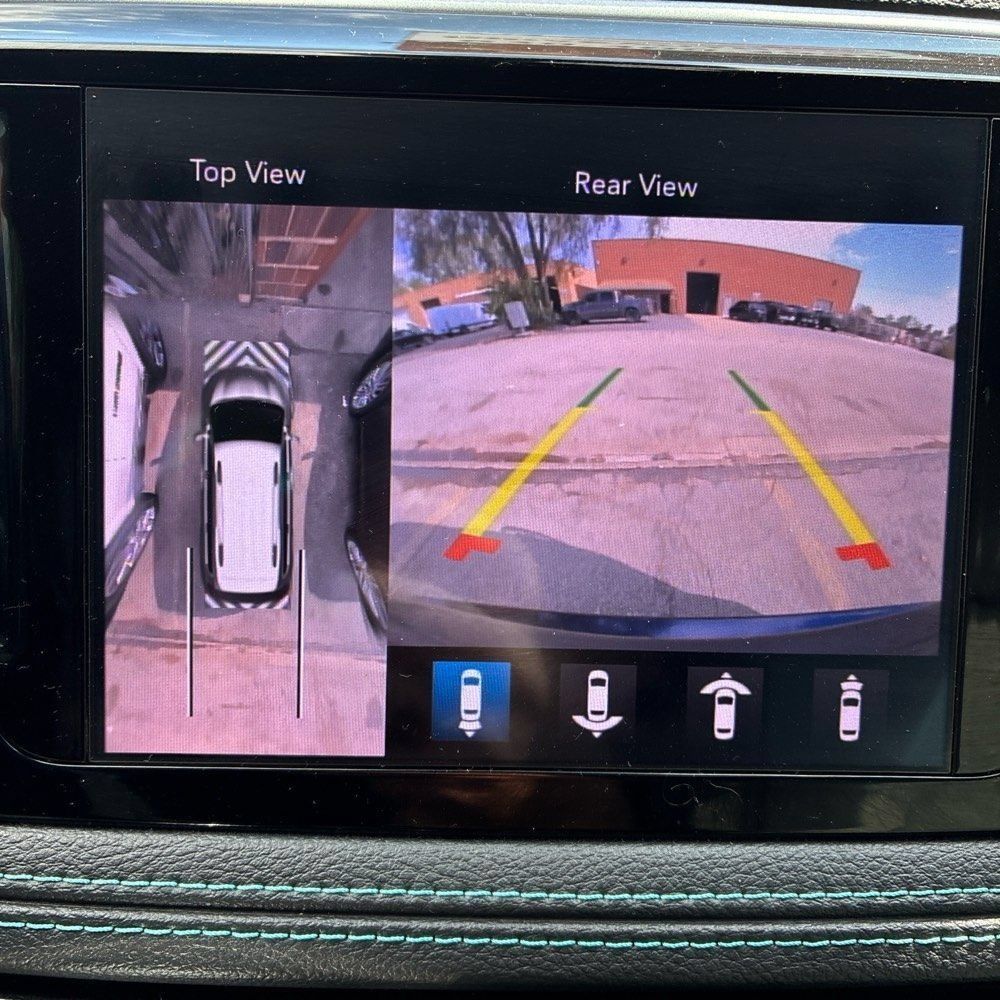 Used 2020 Chrysler Pacifica Limited w/ Advanced Safetytec Group FWD image 10