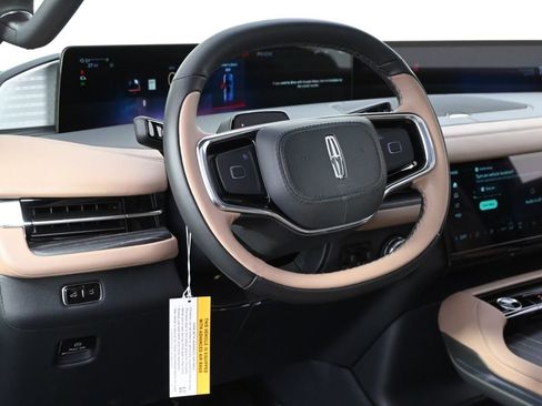 New 2026 Lincoln Navigator L Black Label AWD/4WD image 11
